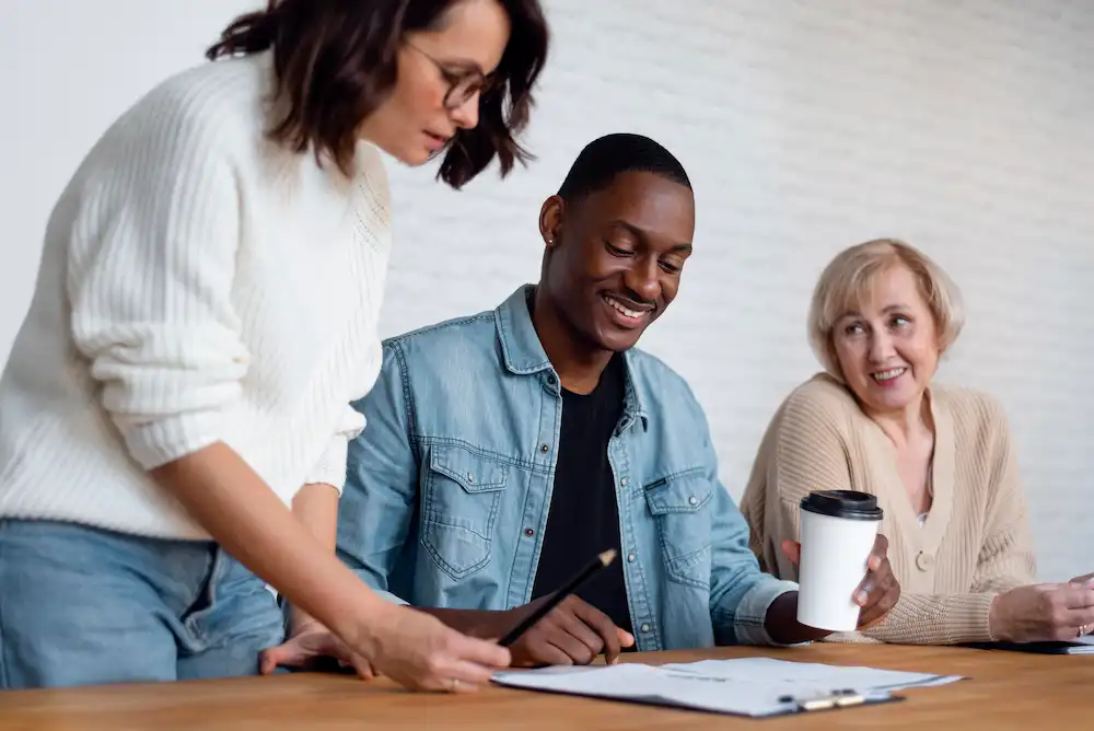 people-discussing-business-medium-shot